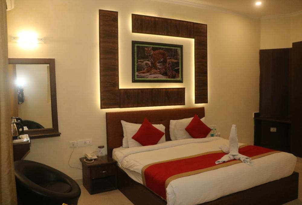 Jim Corbet Holi spacial package