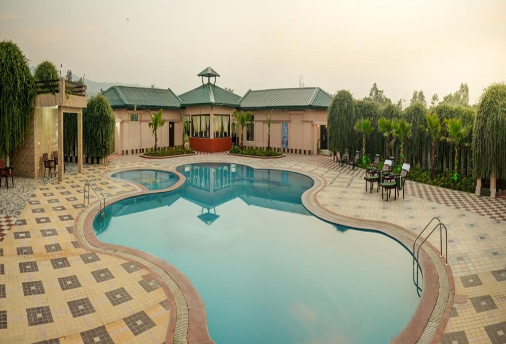 Swimming pool Gajraj Trail Resort 