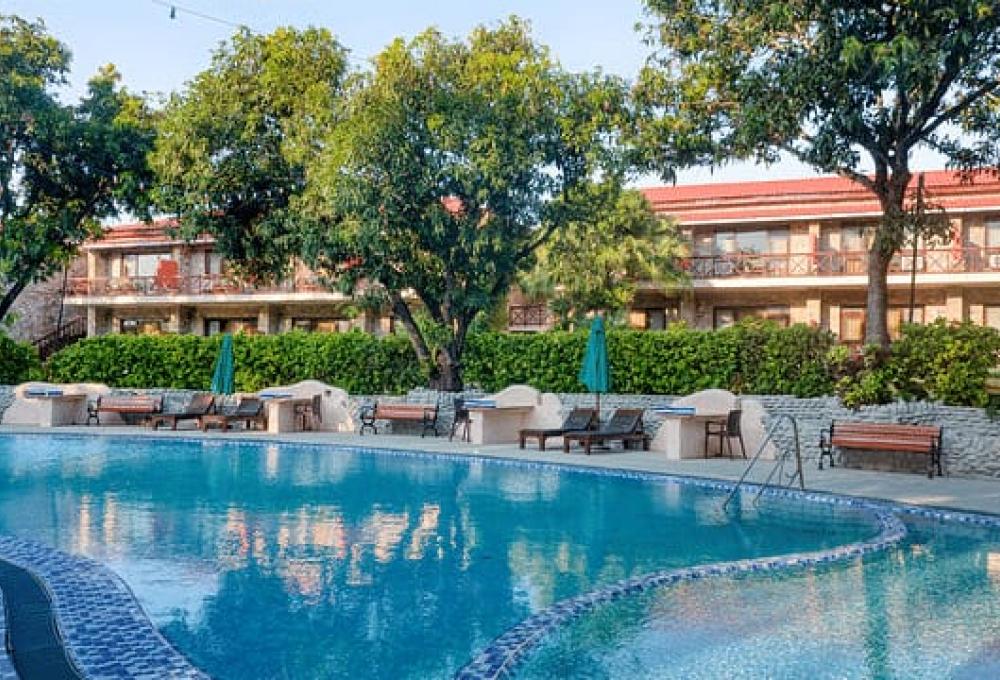 Infinity Resort Corbett Swingpool
