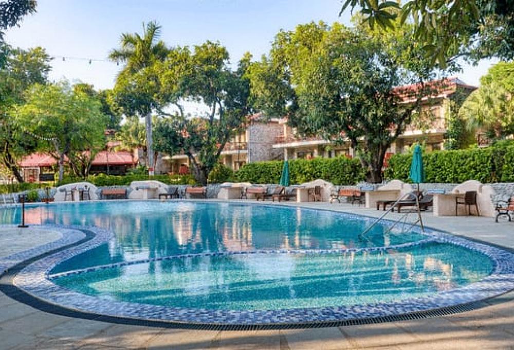 Infinity Resort Corbett Swingpool