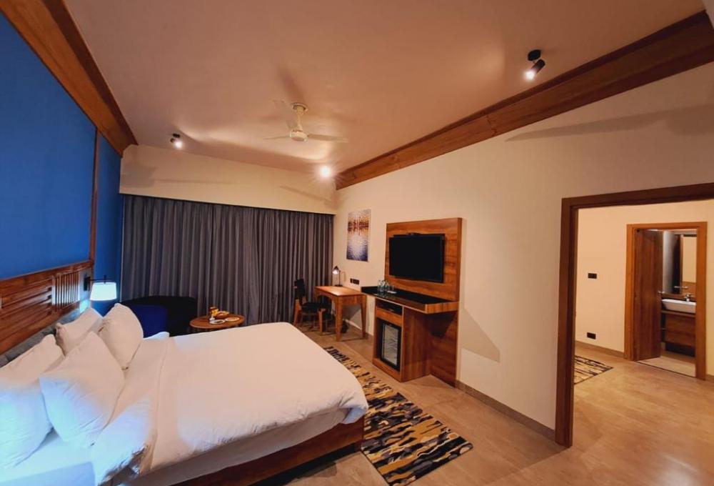 Corbett Aamod Resort & Spa Suite Room