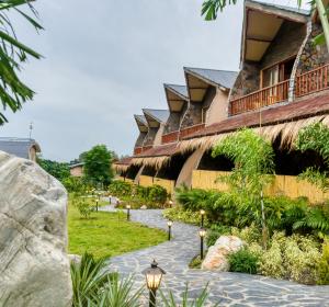 Corbett Vanvaas Resort