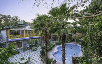 1 Night Package with Safari